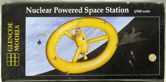 Glencoe 1/300 Nuclear Powered Space Station - (ex Strombecker Walt Disney's Space Station Man in Space), 06909 plastic model kit