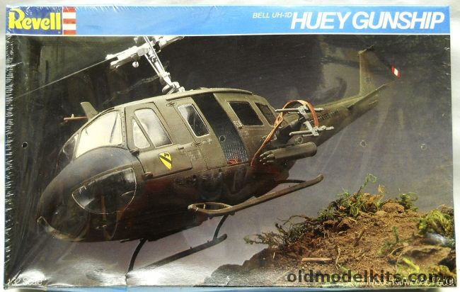 Revell 1/32 Bell UH-1D Huey Gunship - US Army, 4421 plastic model kit