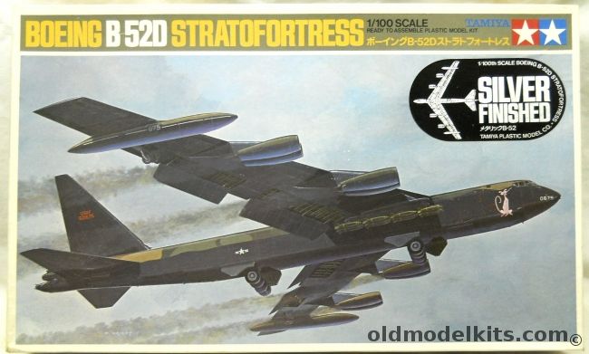 Tamiya 1/100 Boeing B-52D Stratofortress Chrome Plated - 92nd SAC Wing 15th AF 'Pink Panther' / 346 BS 99th BW 2nd Air Force 'East to Westover' (Snoopy), PA1027 plastic model kit