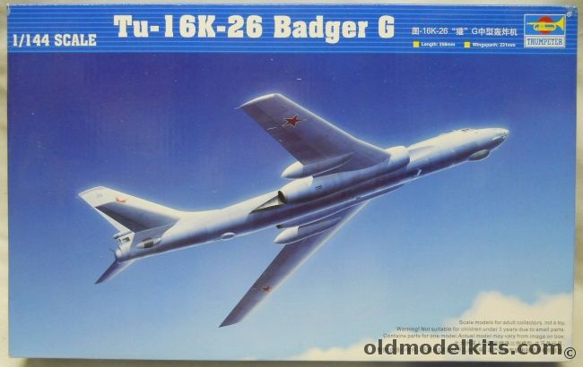 Trumpeter 1/144 TU-16 K-26 Badger G - Russia / China - (Tu16K26), 03907 plastic model kit
