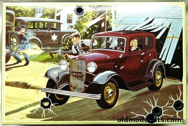 AMT 1/25 Bonnie & Clyde 1932 Ford Vicky With Diorama, T220-200 plastic model kit