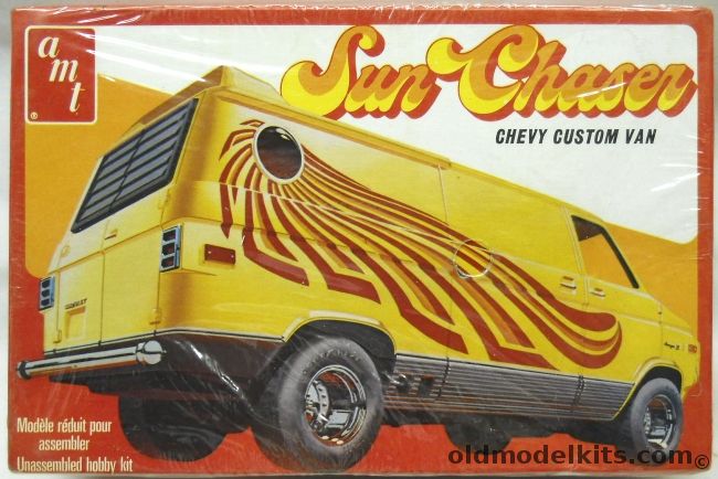 AMT 1/25 Sun Chaser Chevy Custom Van, T402 plastic model kit
