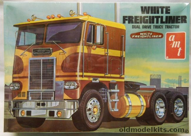 AMT 1/25 White Freightliner Dual Drive Semi Truck Tractor, T568 plastic model kit