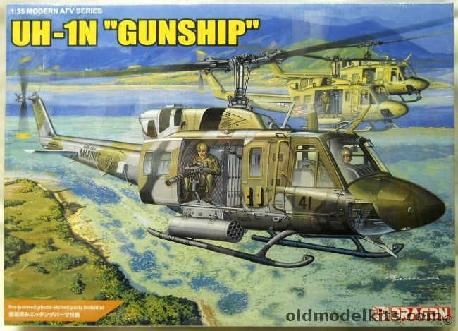 Dragon 1/35 UH-1N Gunship, 3540 plastic model kit