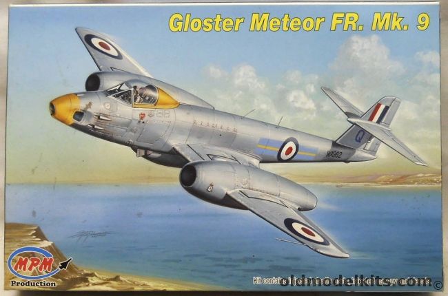 MPM 1/72 Gloster Meteor FR Mk.9 - RAF 208 Sq At Various Middle East Bases Early 1950s / 208 Sq Malta Operation Musketeer 1956 / C Flight 8 Sq Sharjah During Oman Operations Jan 1958-May 1960, 72534 plastic model kit