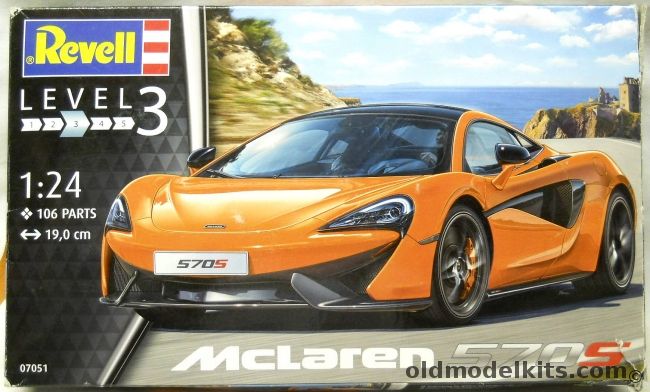 Revell 1/24 McLaren 570S - With Plamoz Detail Up Set And Aftermarket Rims And Low Profile Tires, 07051 plastic model kit