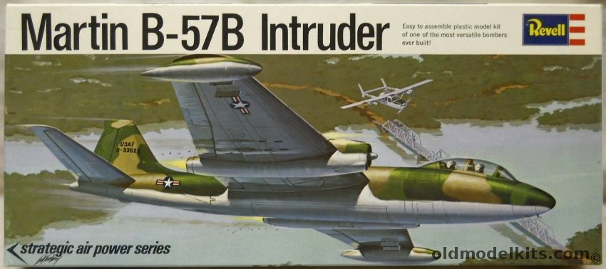 Revell 1/82 Martin B-57B Intruder - Strategic Air Power Issue, H132 plastic model kit