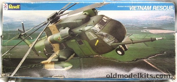 Revell 1/48 Sikorksy HH-53C Vietnam Rescue with Jeep and 105mm Gun, 4542